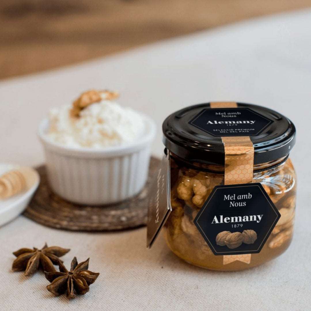 Honey with Walnuts by Alemany